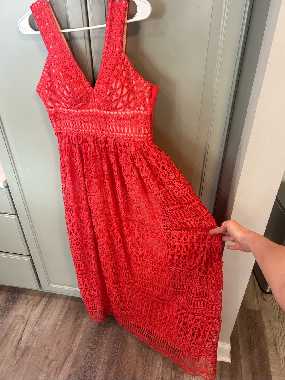 Nicole Miller Coral Lace Maxi Dress Crochet-style Eyelet Lace V Neck Size 8